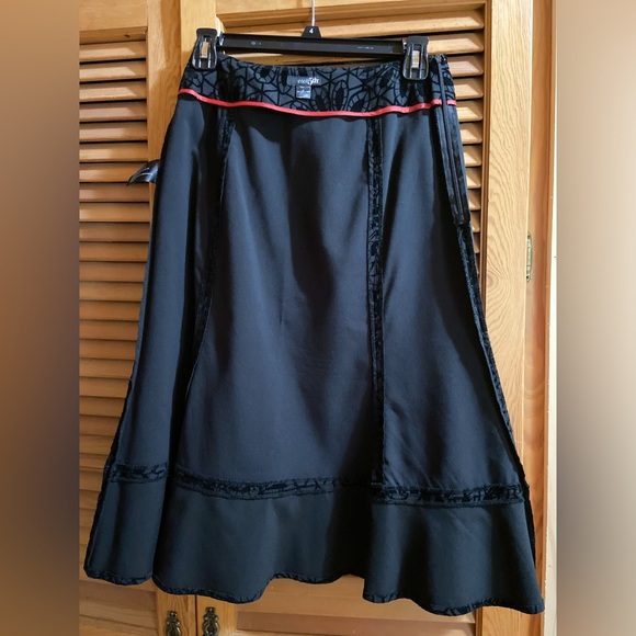 East 5th Black Velvet Floral A-Line Skirt. Vintage Velvet Floral Skirt Y2K - Picture 9 of 12